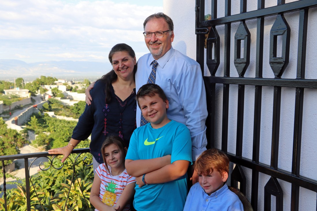 dave carwell, wife patricia and kids